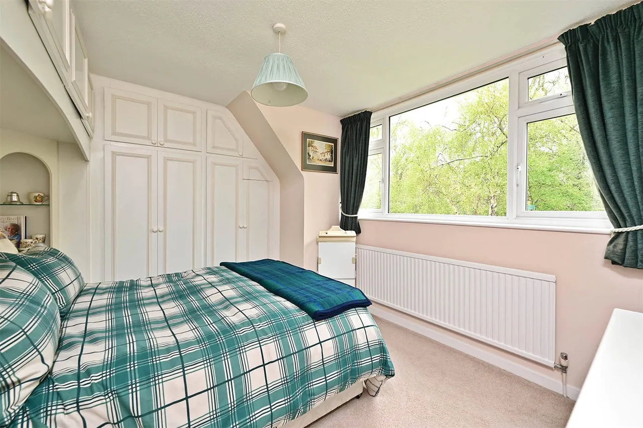 Nightingale Road, Ash, Guildford, Surrey, GU12 6DD, photo 9