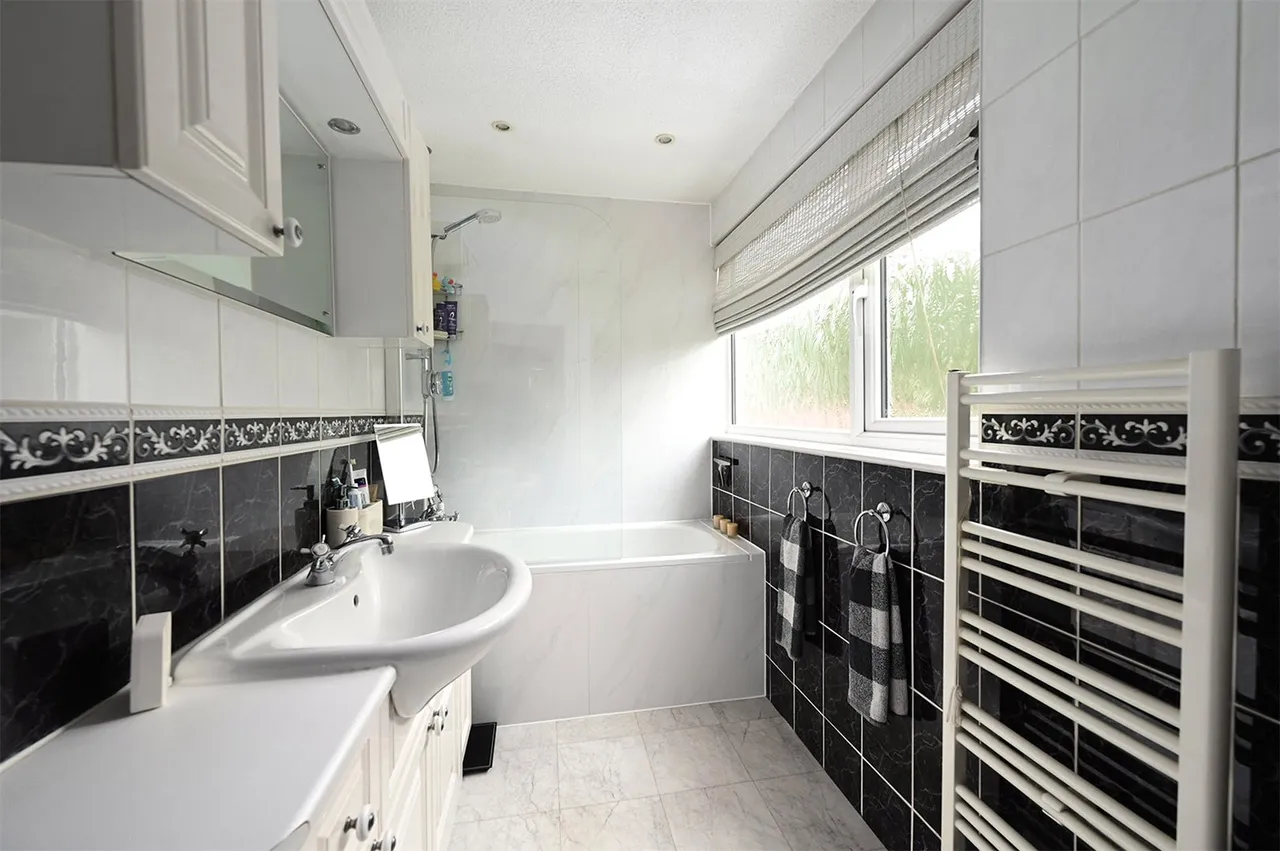Nightingale Road, Ash, Guildford, Surrey, GU12 6DD, photo 8