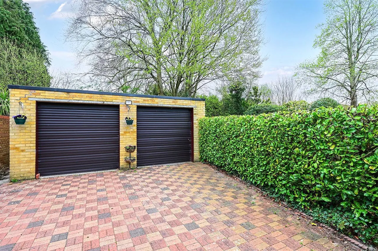 Nightingale Road, Ash, Guildford, Surrey, GU12 6DD, photo 6