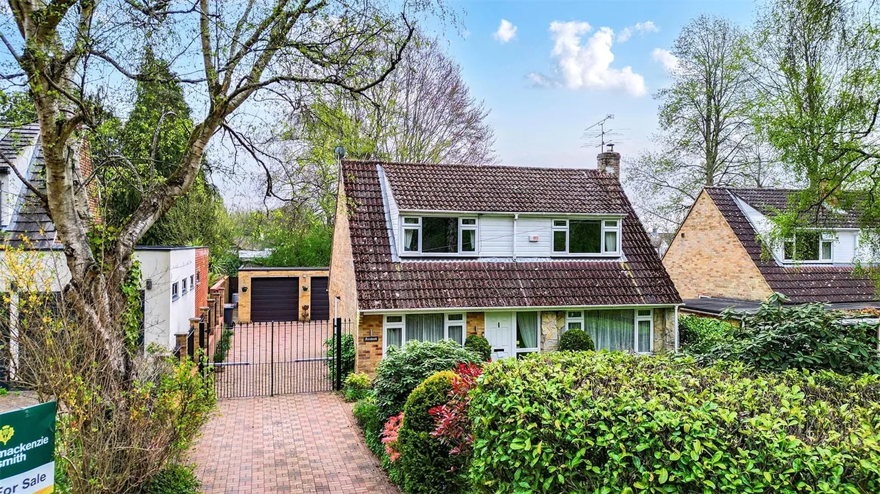 3 bed house for sale — Nightingale Road, Ash, Guildford, Surrey, GU12 6DD