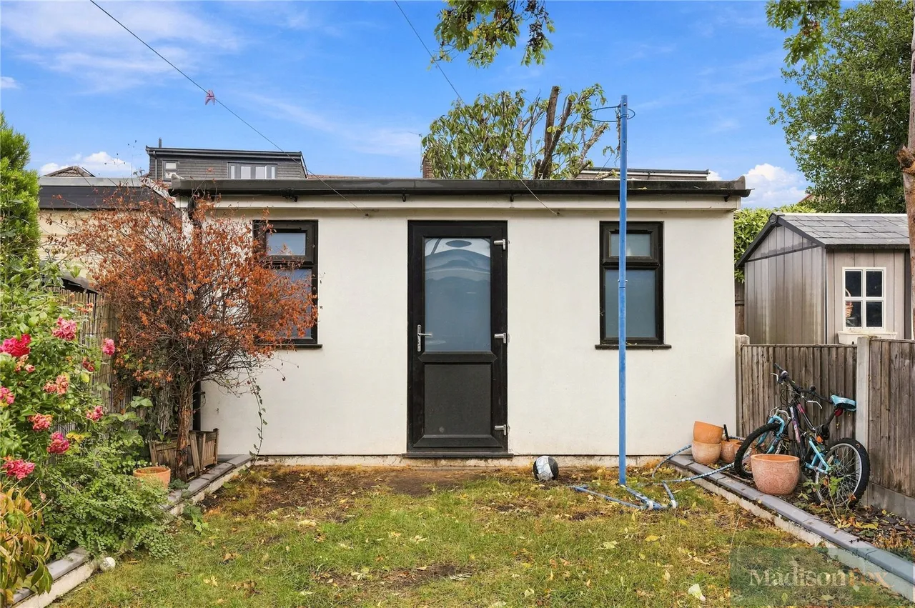 Eccleston Crescent, Chadwell Heath, RM6, photo 23
