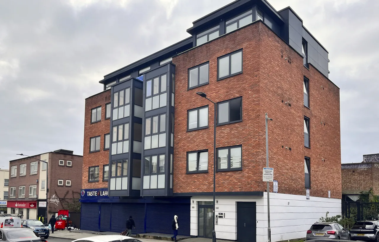 Manor Park Road, London, NW10, photo 2
