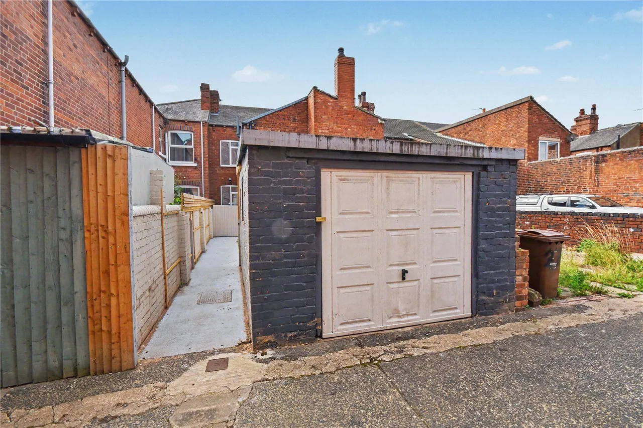 Pontefract Road, Castleford, WF10, photo 10