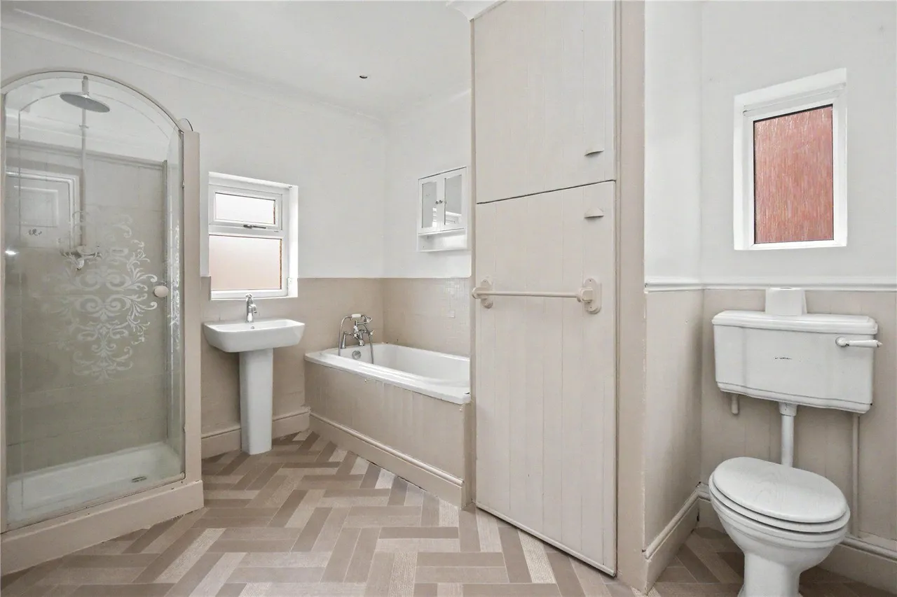Pontefract Road, Castleford, WF10, photo 9