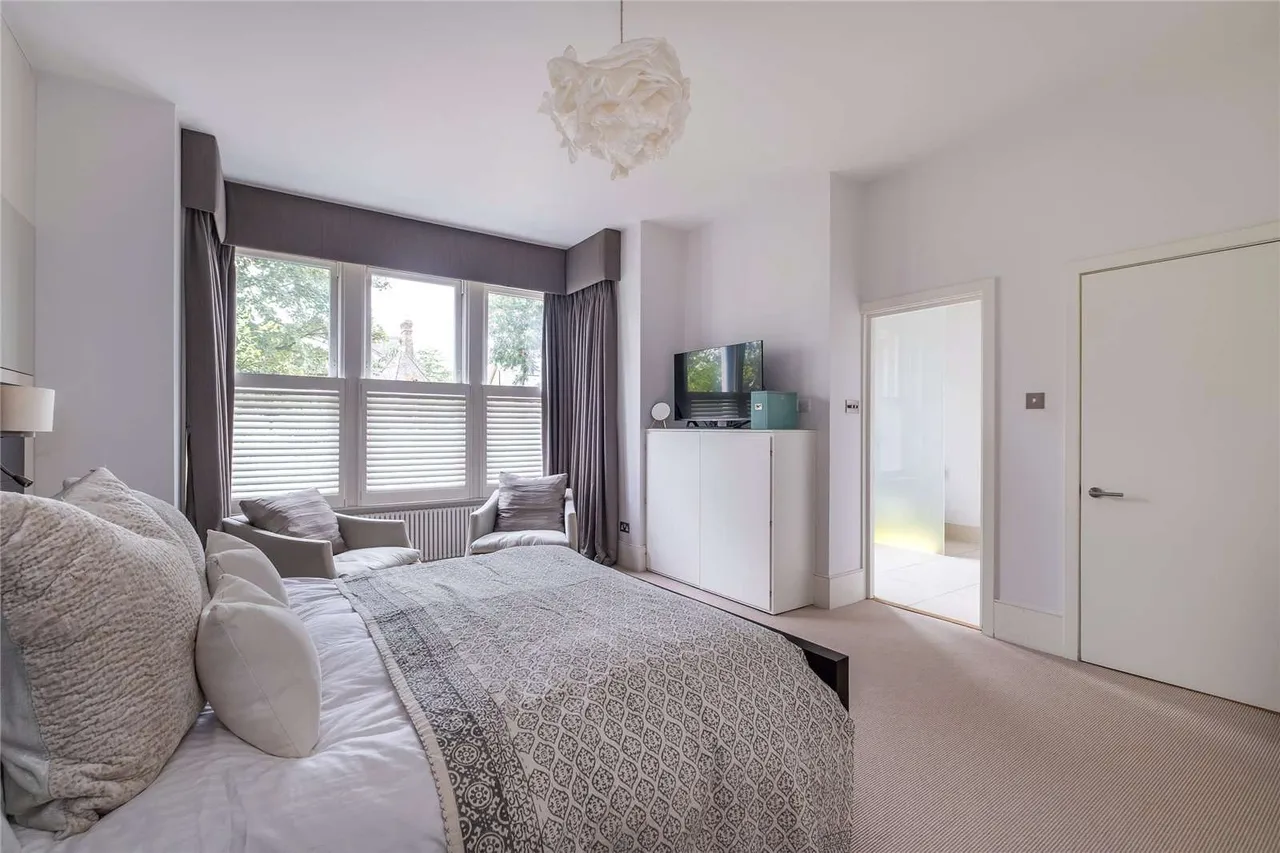 Lion Gate Gardens, Richmond, Surrey, TW9 2DW, photo 10