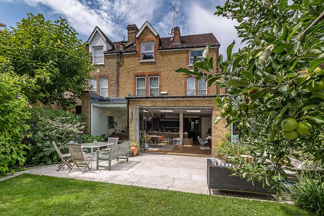 Lion Gate Gardens, Richmond, Surrey, TW9 2DW, photo 12