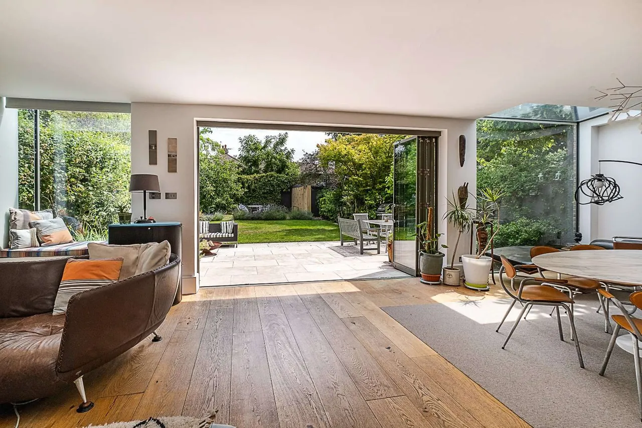 Lion Gate Gardens, Richmond, Surrey, TW9 2DW, photo 9