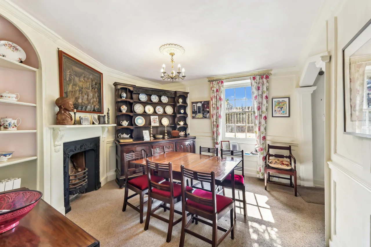 The Cedars, The Butts, TW8, photo 12
