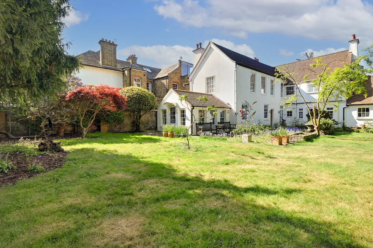 The Cedars, The Butts, TW8, photo 35