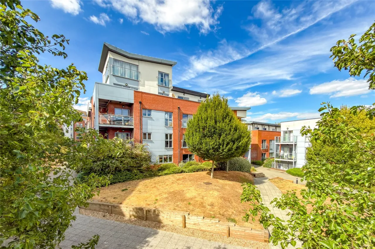 1 bed flat for sale — Charrington Place, St. Albans, Hertfordshire,, AL1 3NX