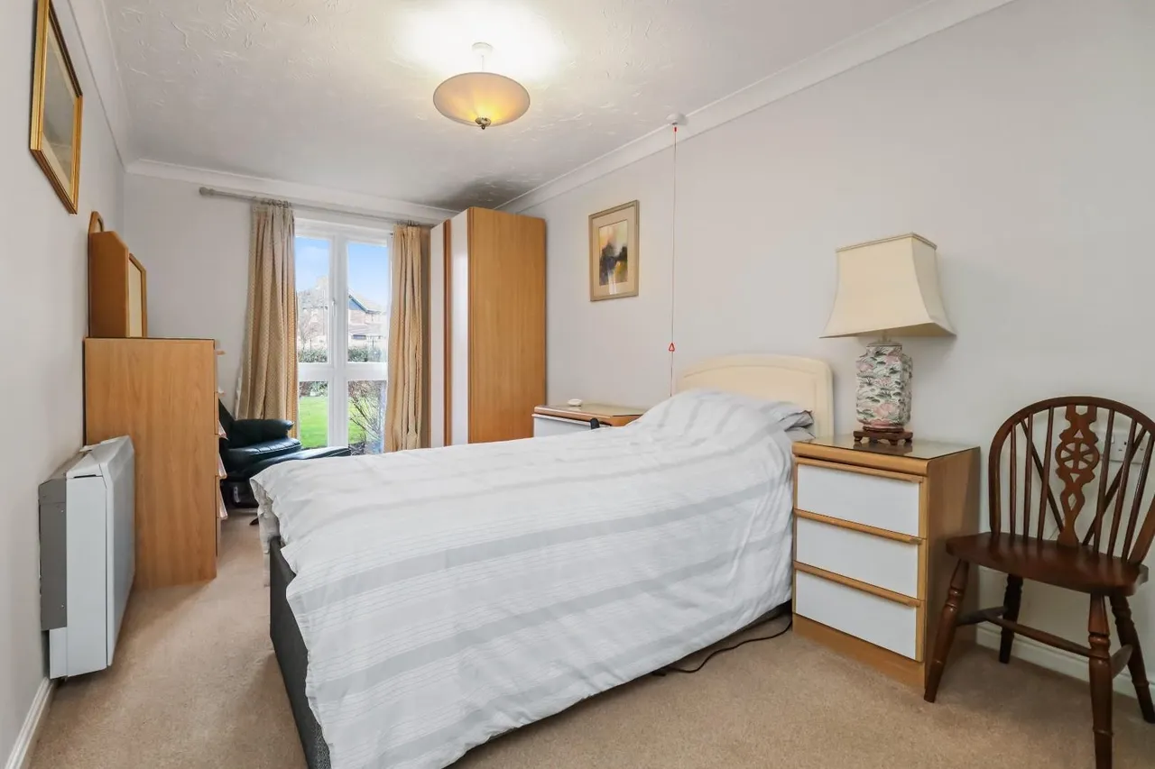 Bedford Drive, Timperley, Cheshire WA15 7UU, photo 7