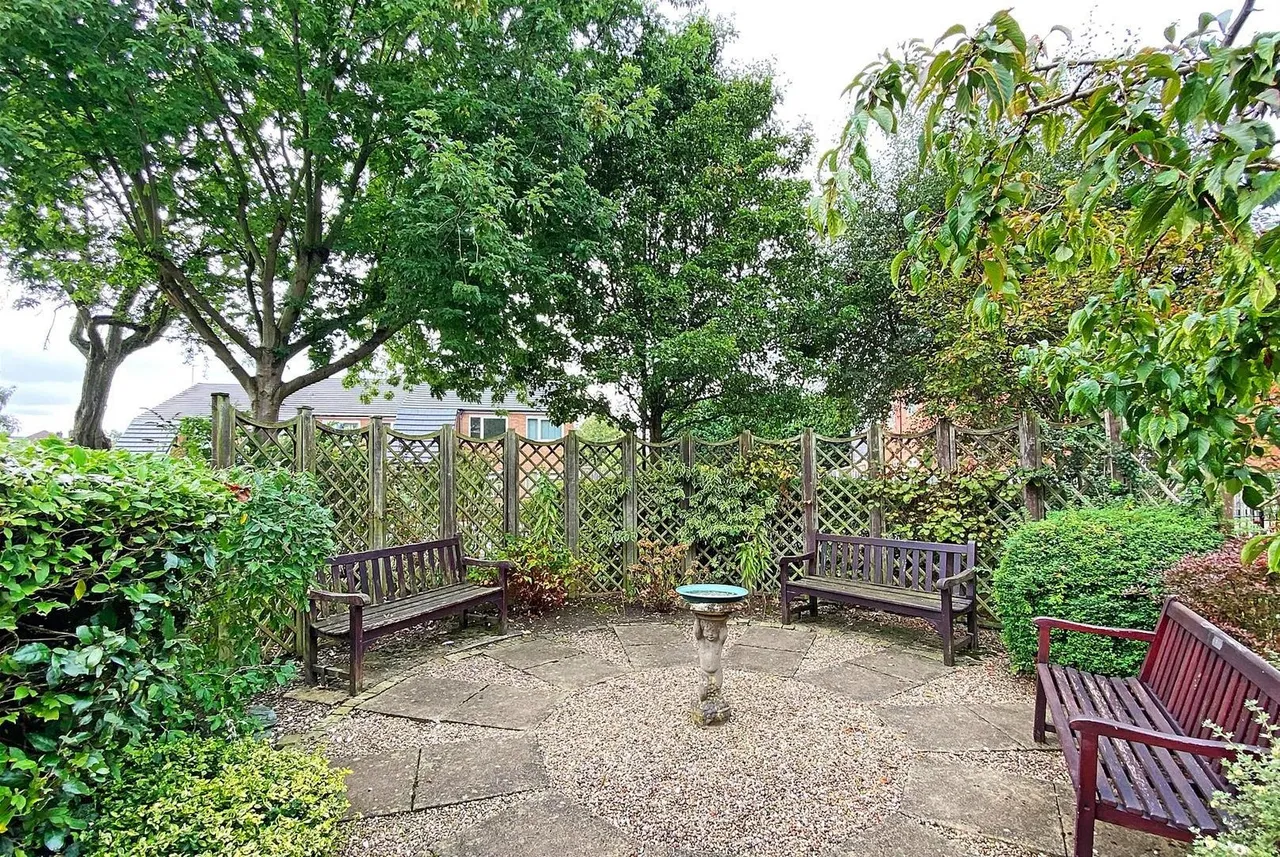 Bedford Drive, Timperley, Cheshire WA15 7UU, photo 14