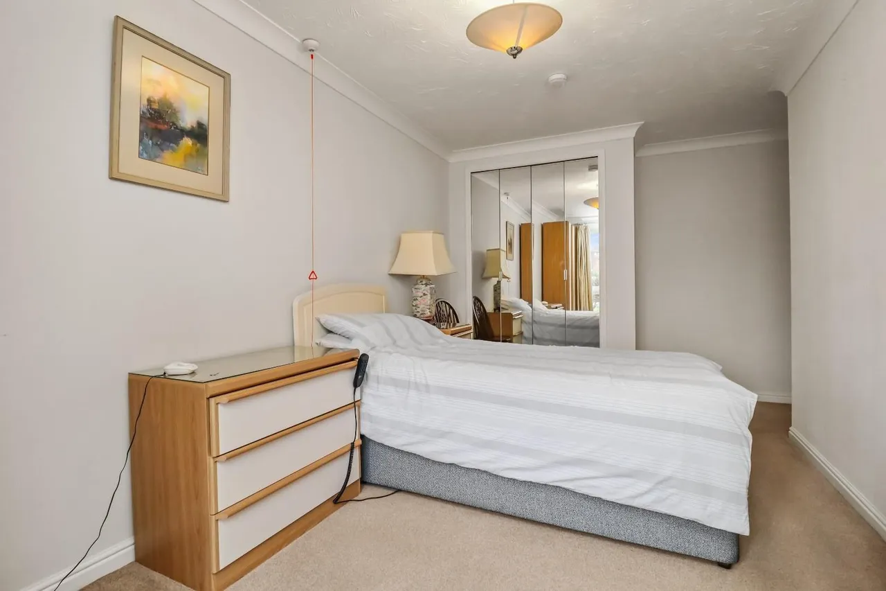 Bedford Drive, Timperley, Cheshire WA15 7UU, photo 8