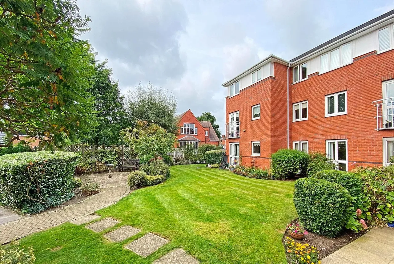 Bedford Drive, Timperley, Cheshire WA15 7UU, photo 15