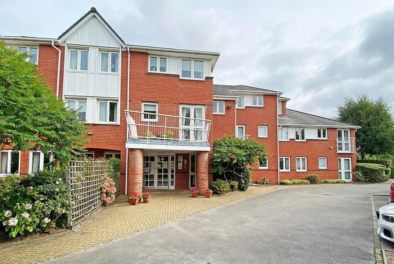 Bedford Drive, Timperley, Cheshire WA15 7UU, photo 19