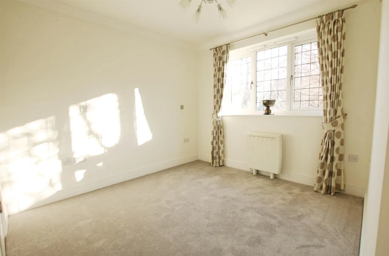 Epsom Road, Leatherhead, KT22, photo 8