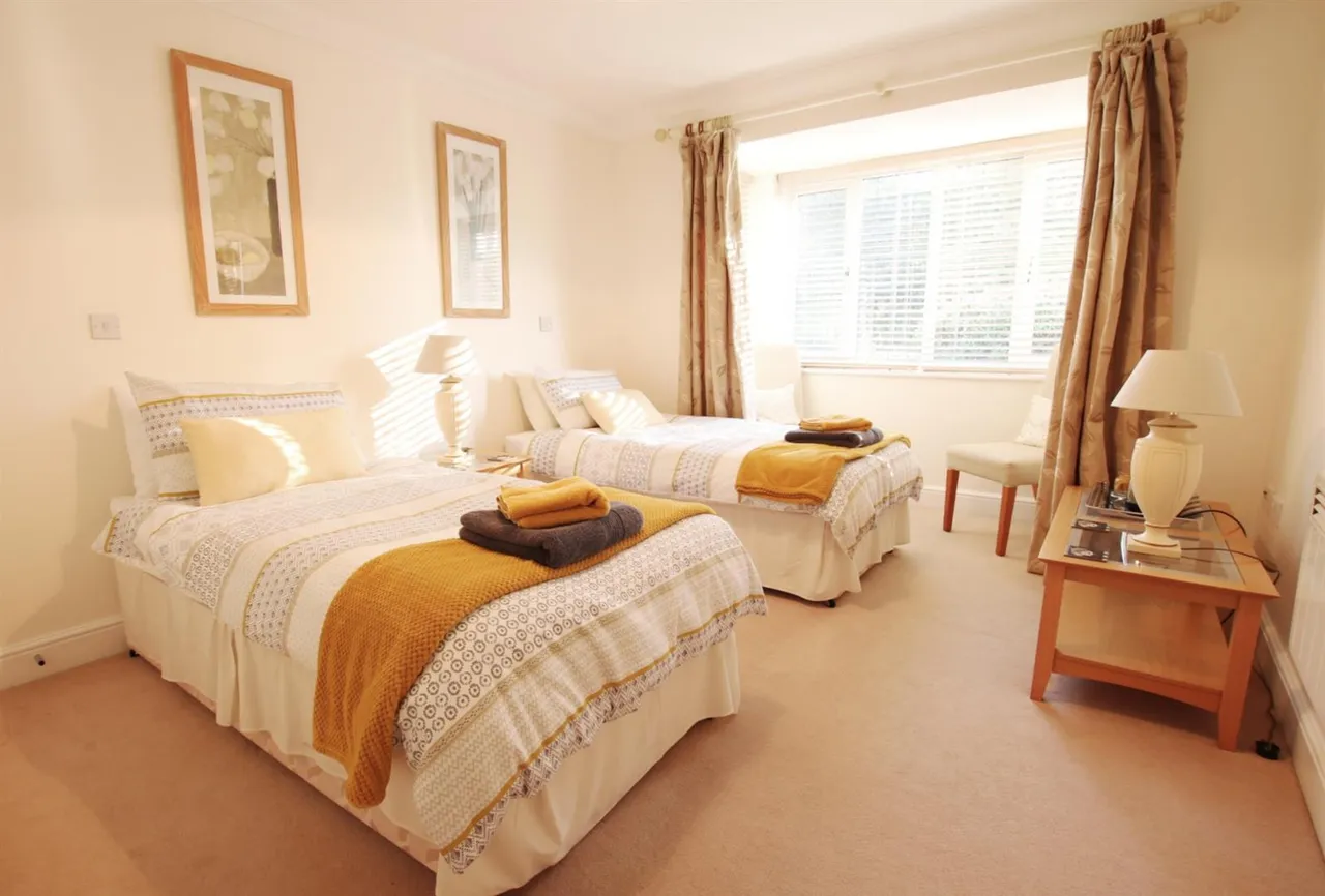 Epsom Road, Leatherhead, KT22, photo 16