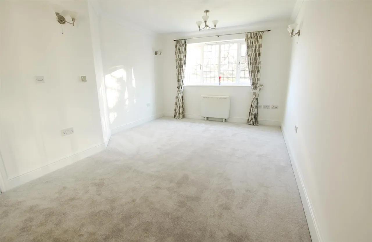 Epsom Road, Leatherhead, KT22, photo 5
