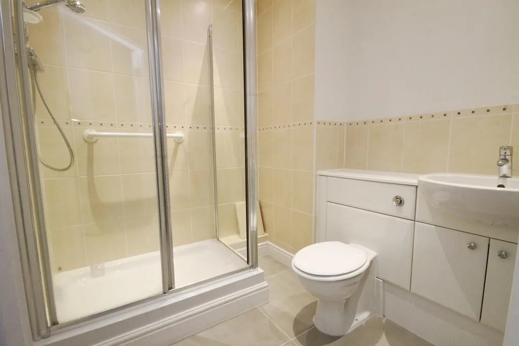 Epsom Road, Leatherhead, KT22, photo 4