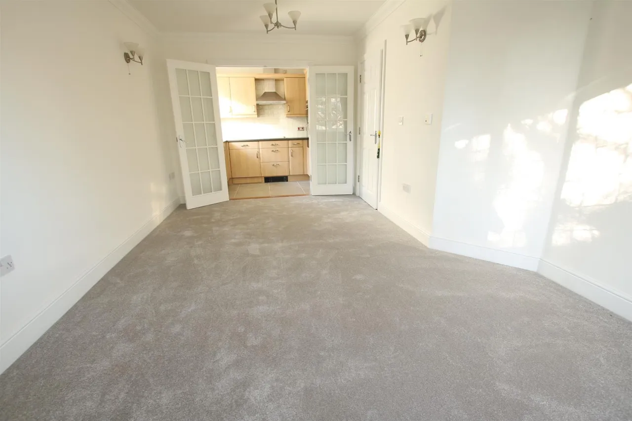 Epsom Road, Leatherhead, KT22, photo 3