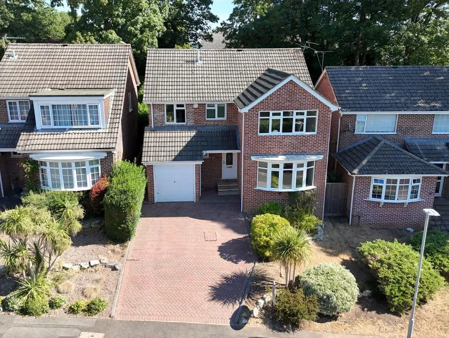 5 bed house for sale, Lynwood Drive, Wimborne, BH21