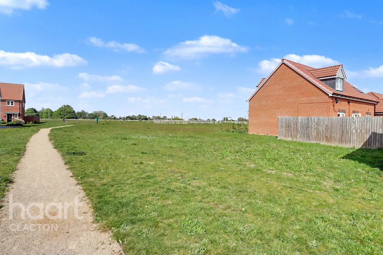 Wheatsheaf, Frinton-on-Sea, CO13, photo 13