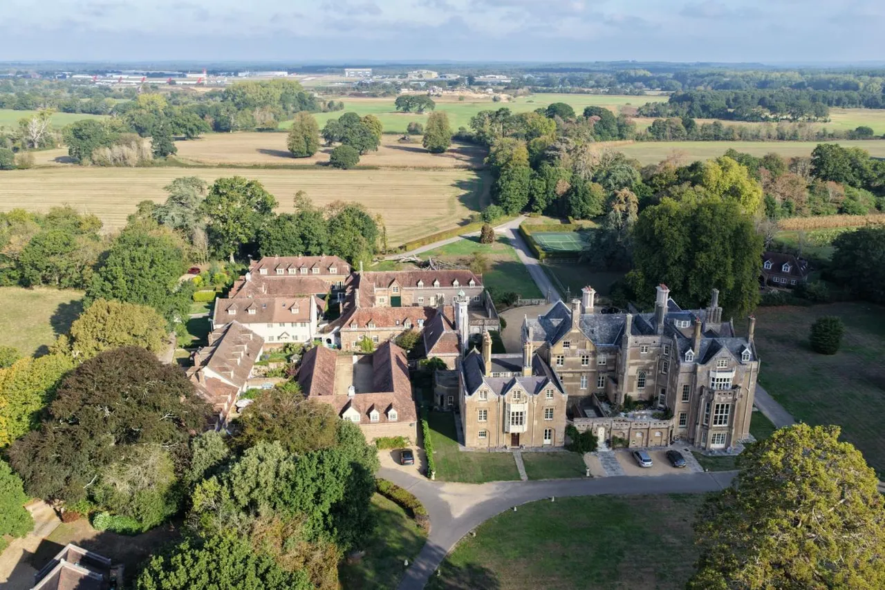 Hurn Court, BH23, photo 30