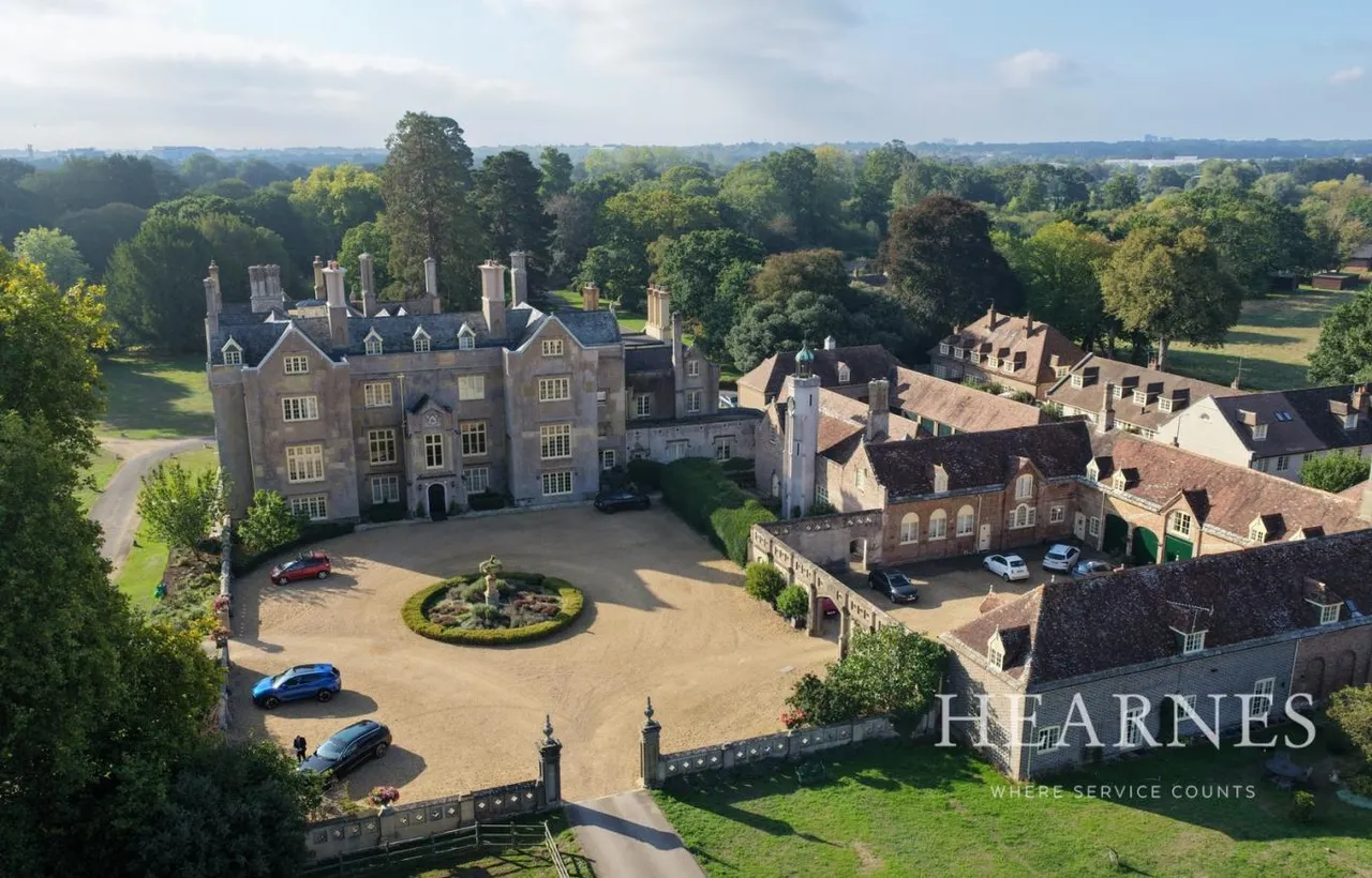 3 bed house for sale, Hurn Court, BH23