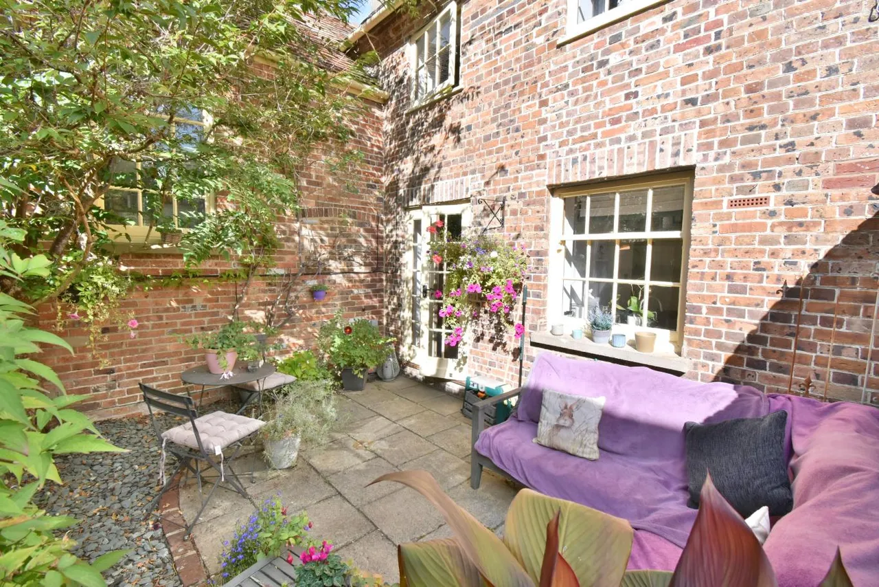 Hurn Court, BH23, photo 19