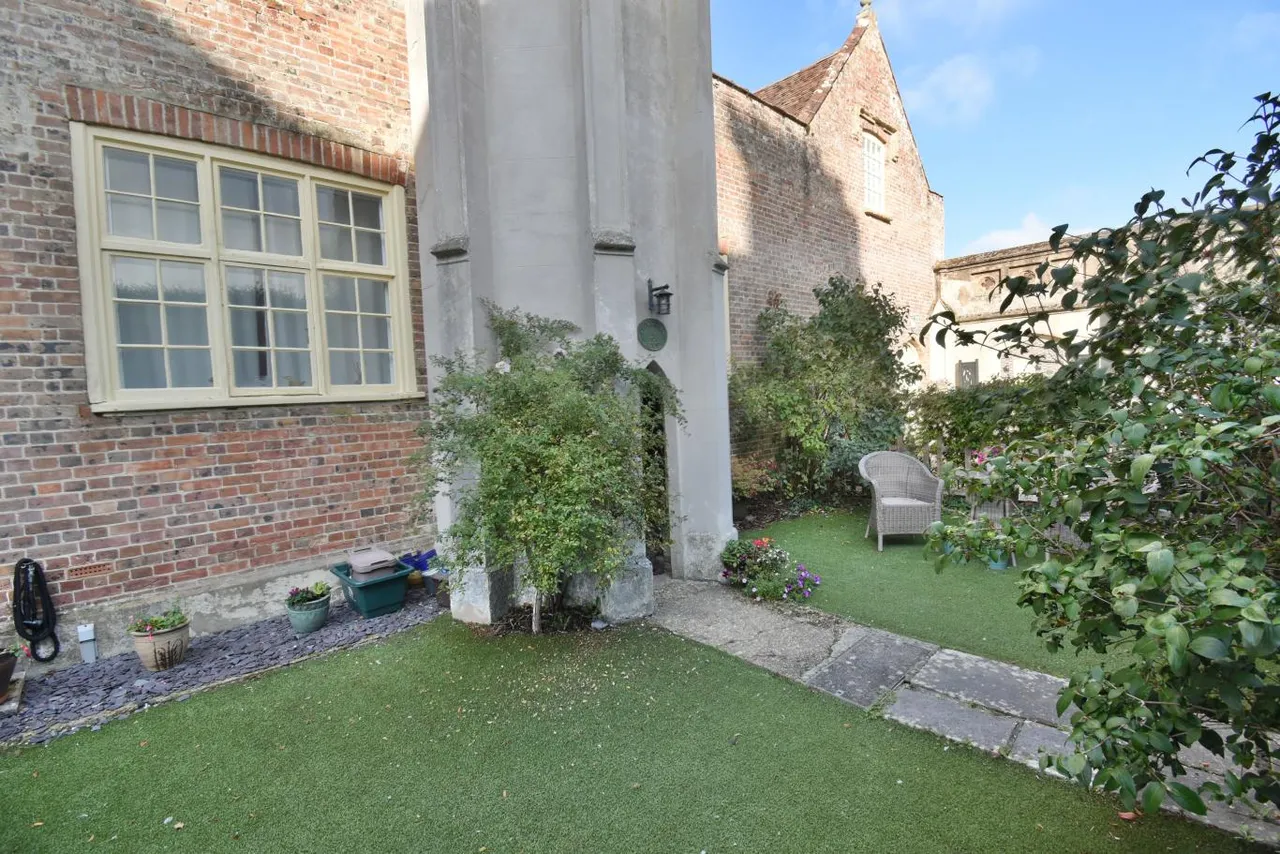 Hurn Court, BH23, photo 21