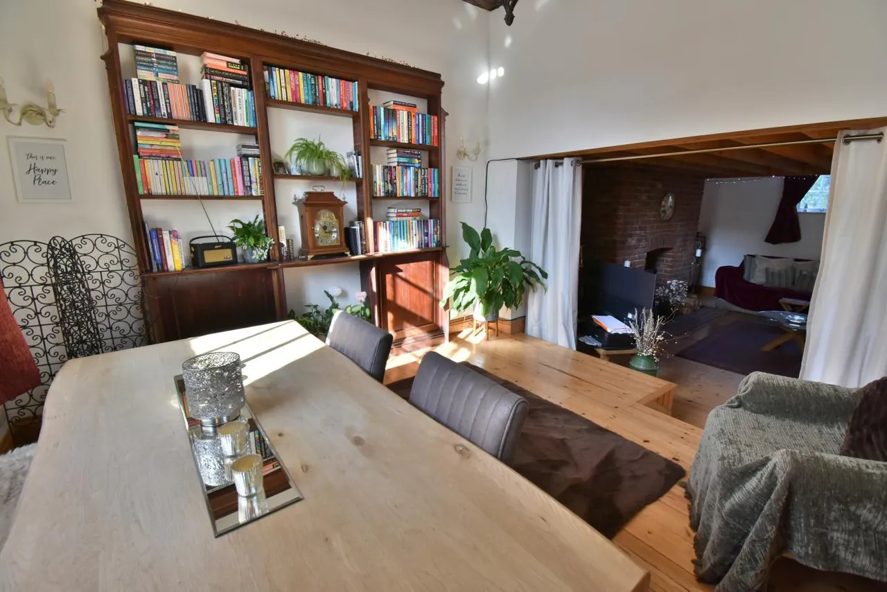 Hurn Court, BH23, photo 9