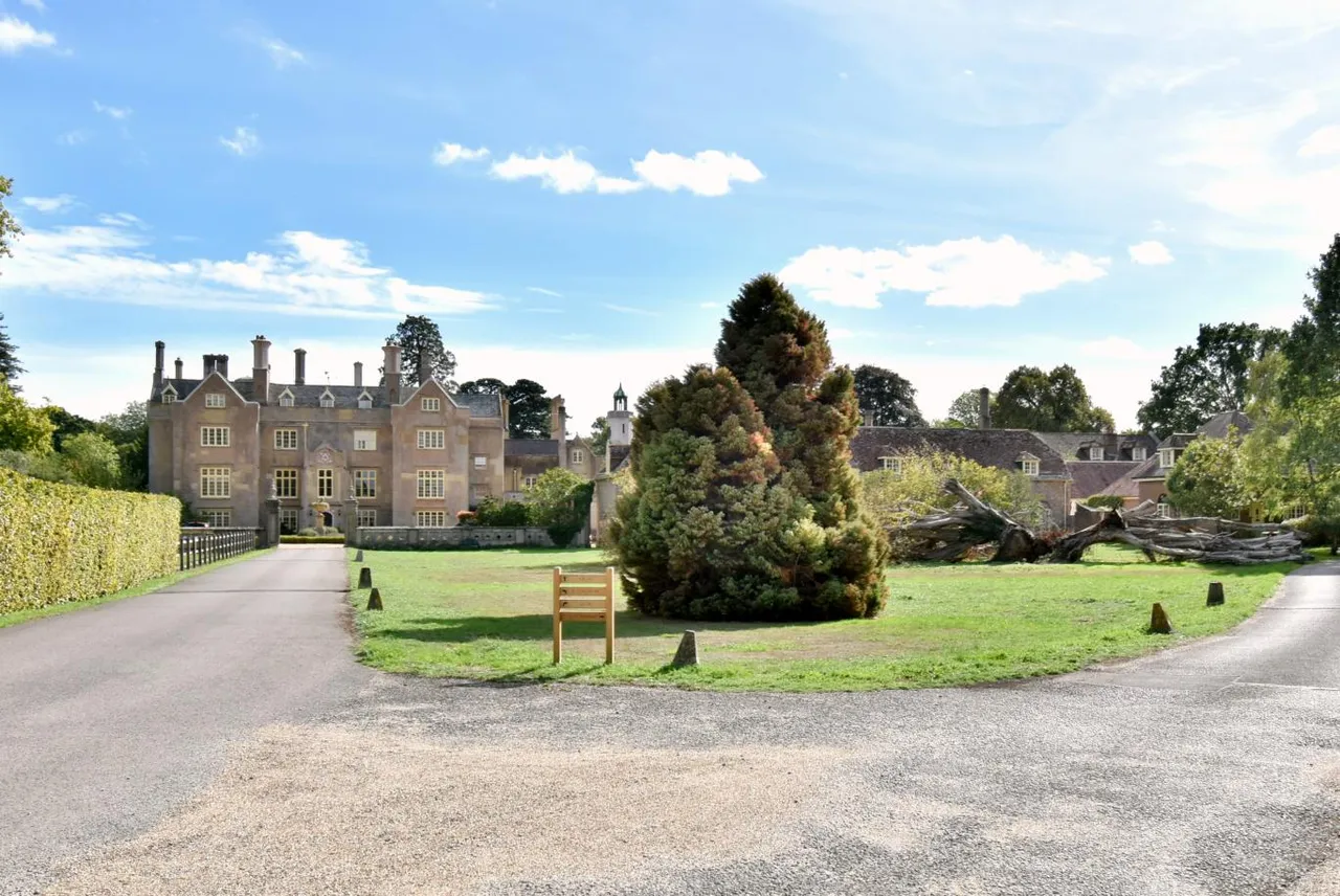 Hurn Court, BH23, photo 27