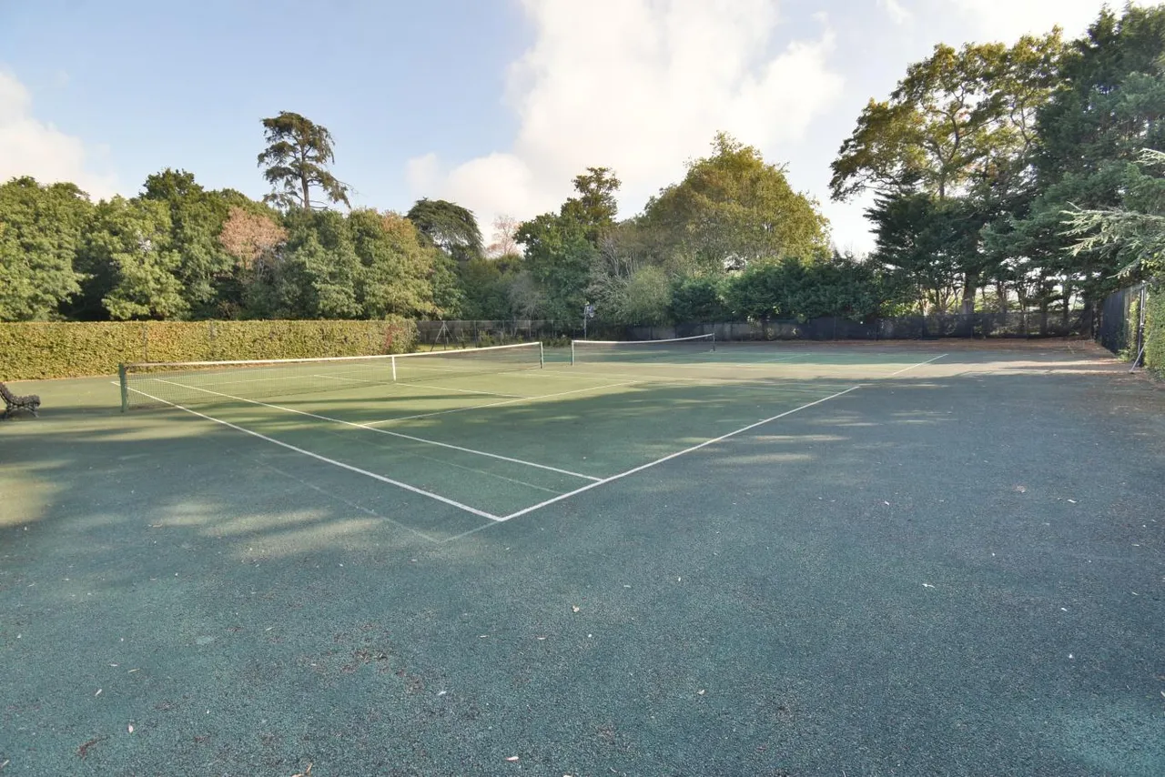 Hurn Court, BH23, photo 24