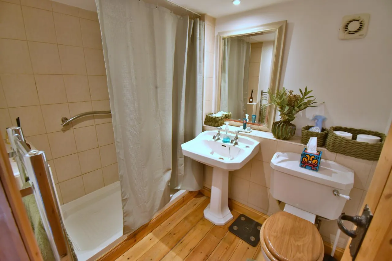 Hurn Court, BH23, photo 15