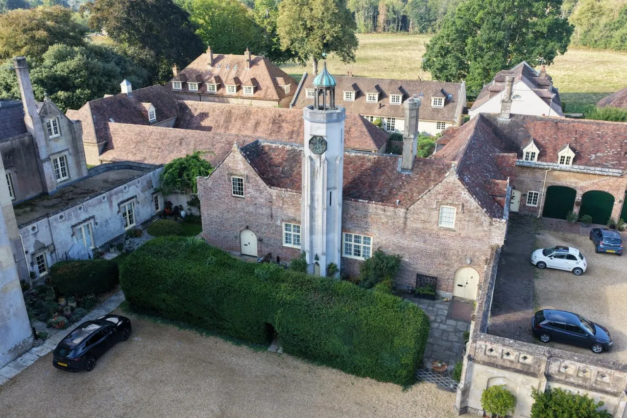 Hurn Court, BH23, photo 29