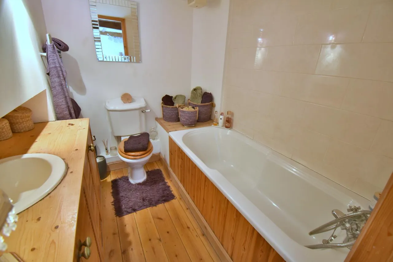 Hurn Court, BH23, photo 13