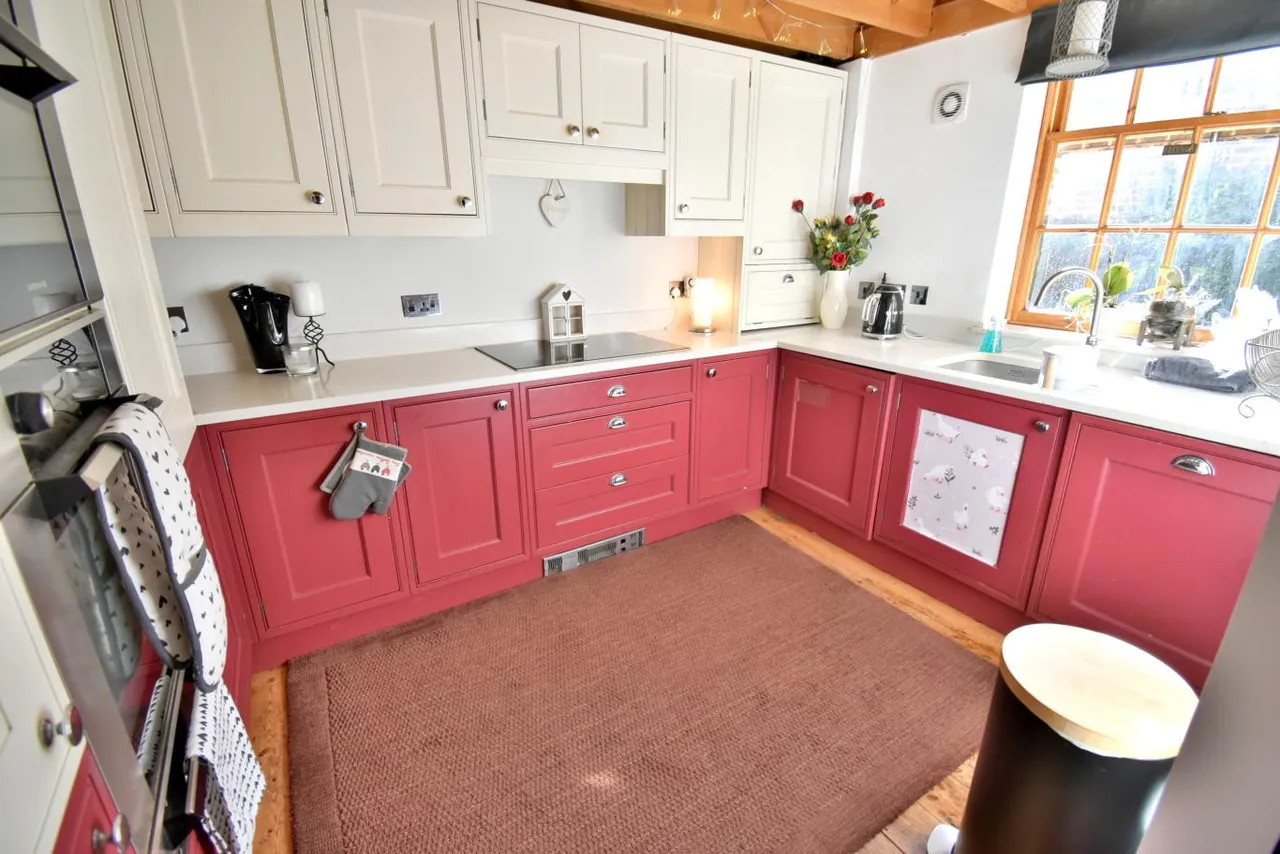 Hurn Court, BH23, photo 10