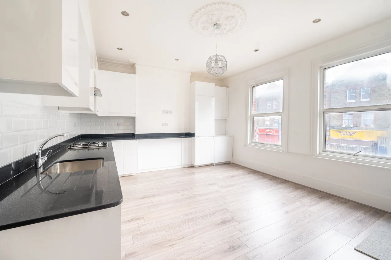 4 bed flat to rent, London, SW16