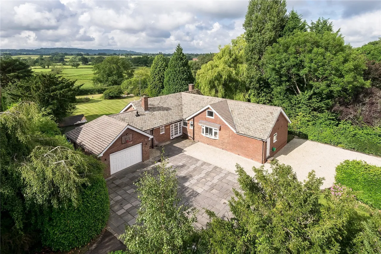 4 bed property for sale, Lees Lane, Wilmslow, SK9