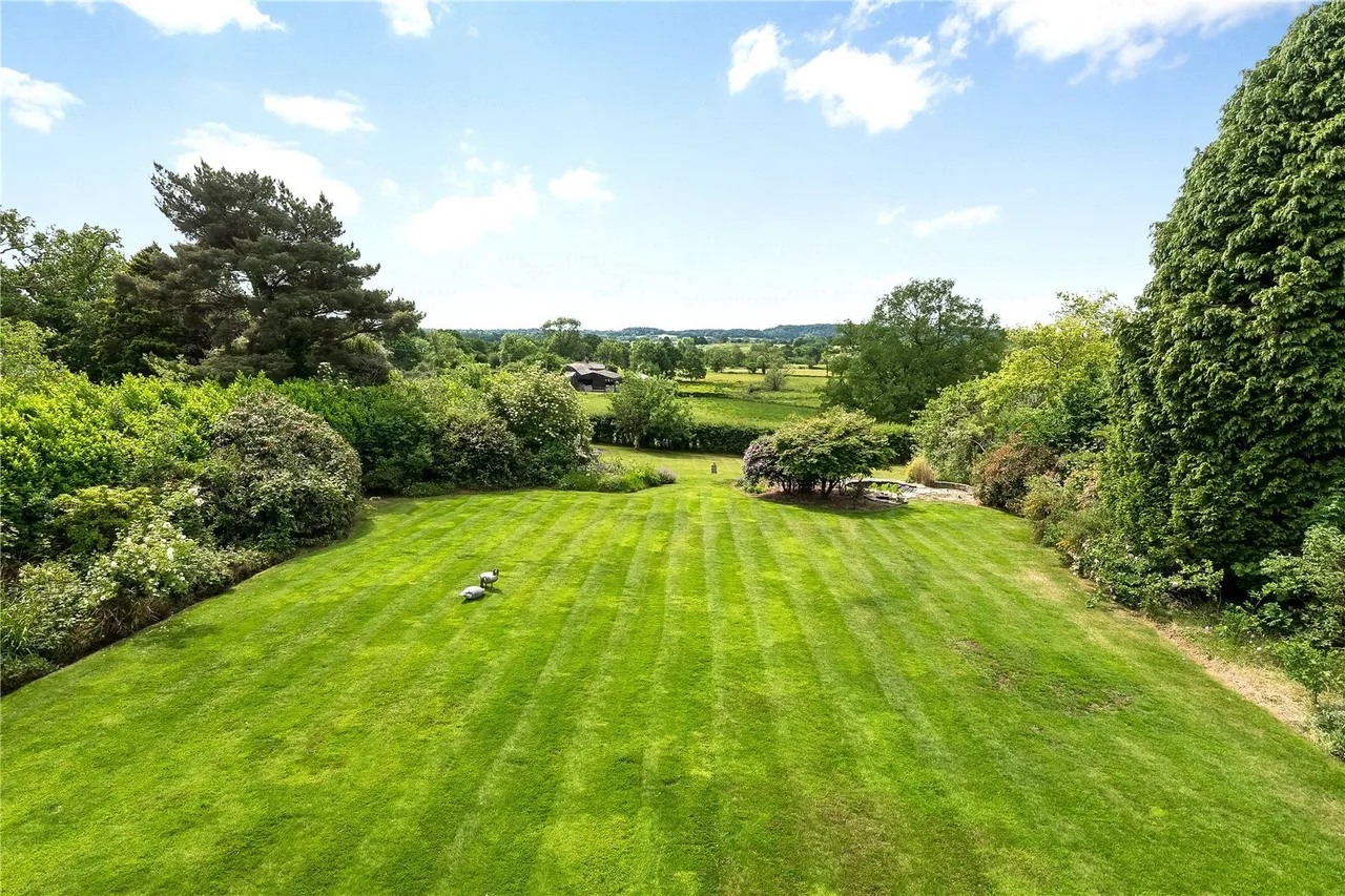 Lees Lane, Wilmslow, SK9, photo 2