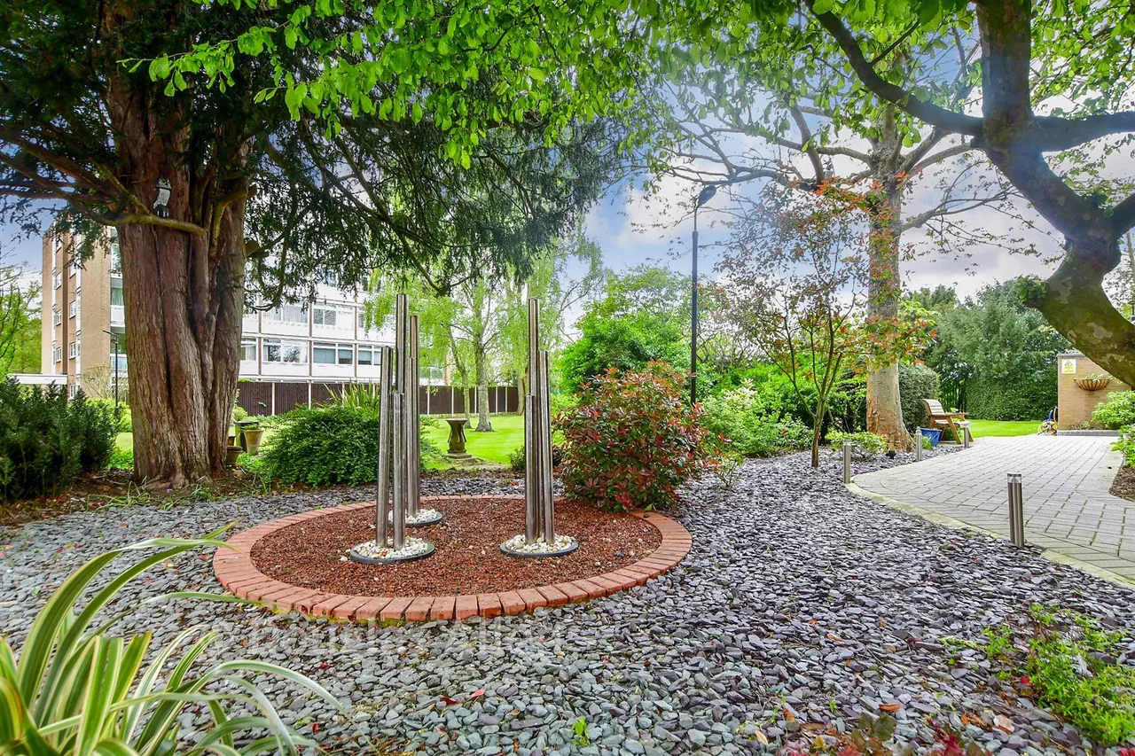 The Bowls, Chigwell, IG7, photo 10