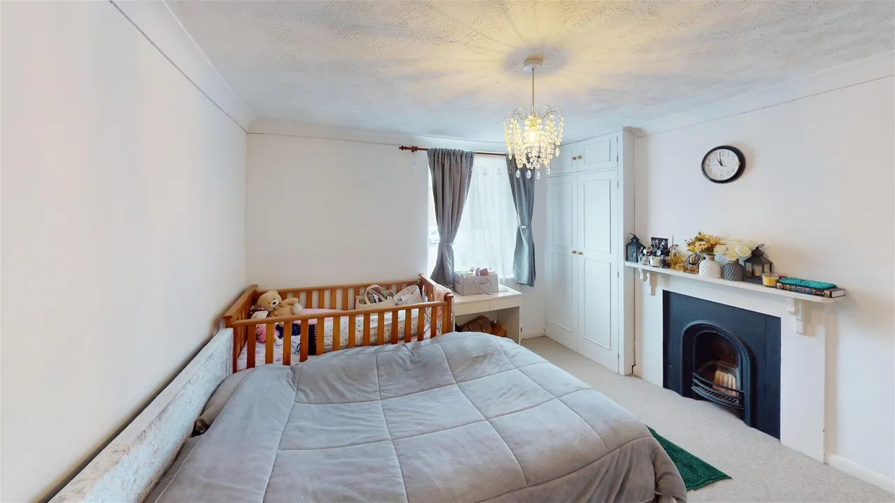 St Leonards Road, Horsham, West Sussex RH13 6EH, photo 12