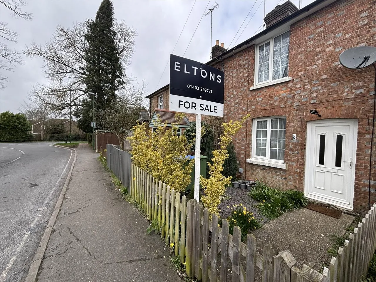 St Leonards Road, Horsham, West Sussex RH13 6EH, photo 2