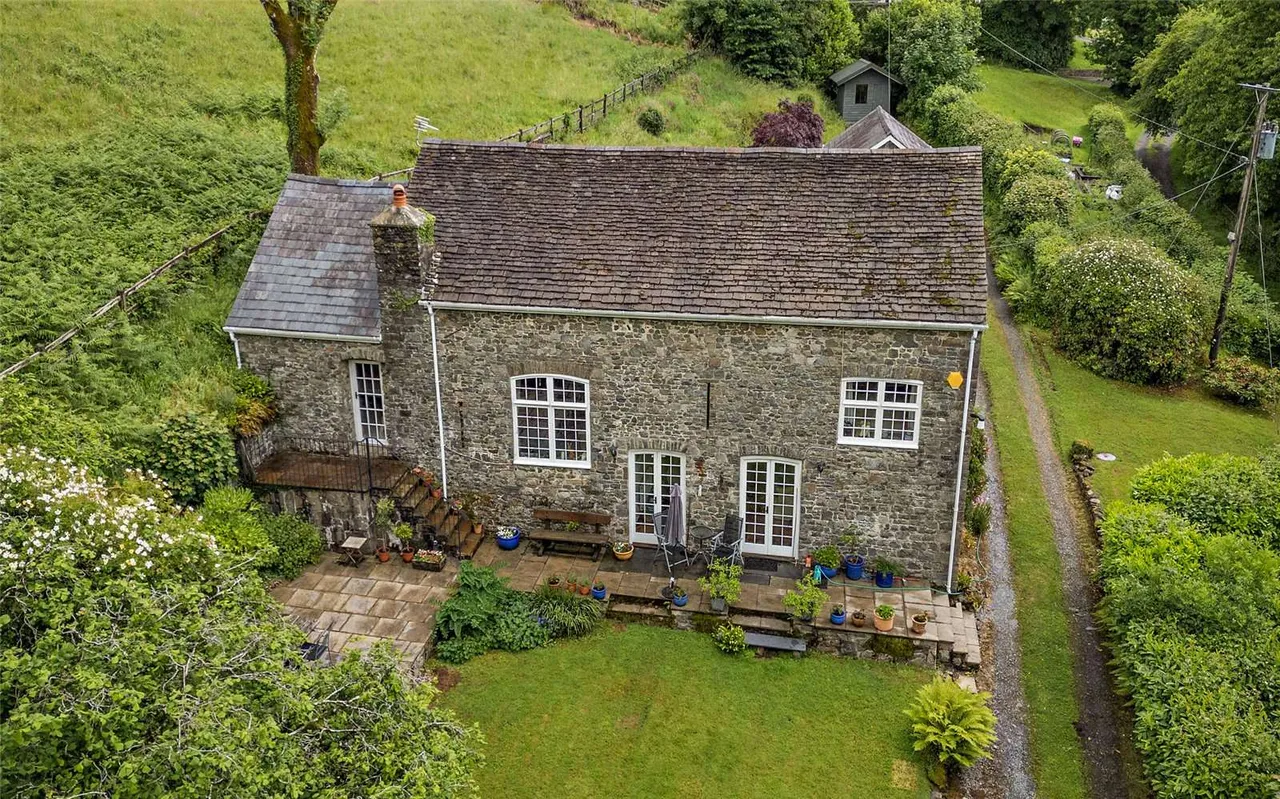 Bryneithin, New Inn, Llandeilo, Carmarthenshire, SA19 7LL, photo 2