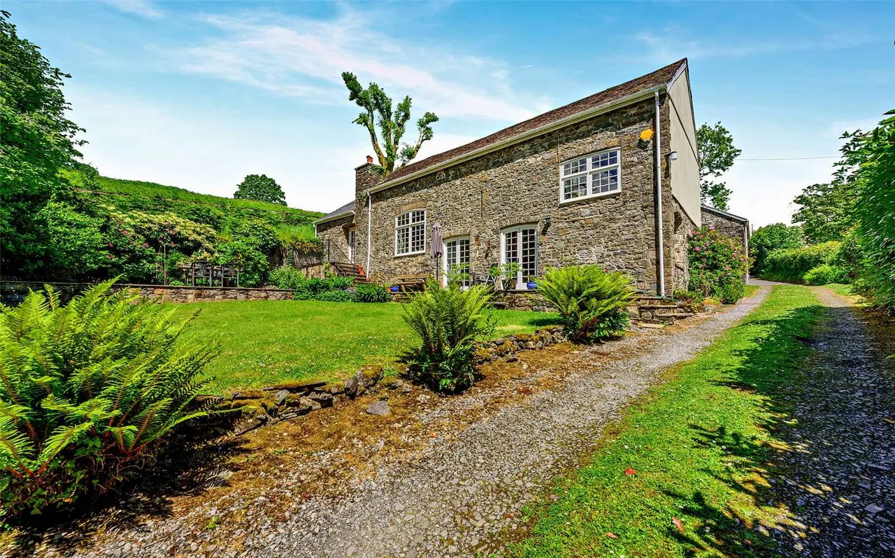 Bryneithin, New Inn, Llandeilo, Carmarthenshire, SA19 7LL, photo 3