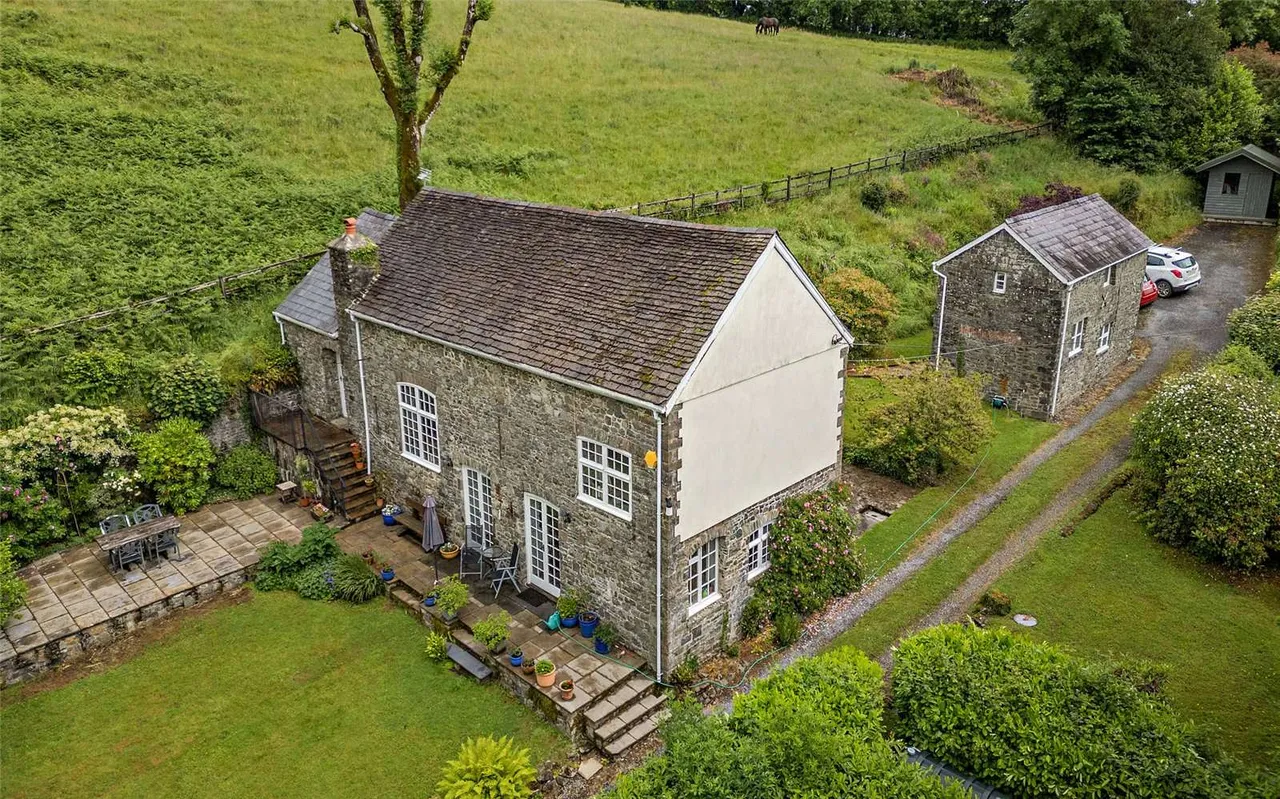 3 bed house for sale — Bryneithin, New Inn, Llandeilo, Carmarthenshire, SA19 7LL