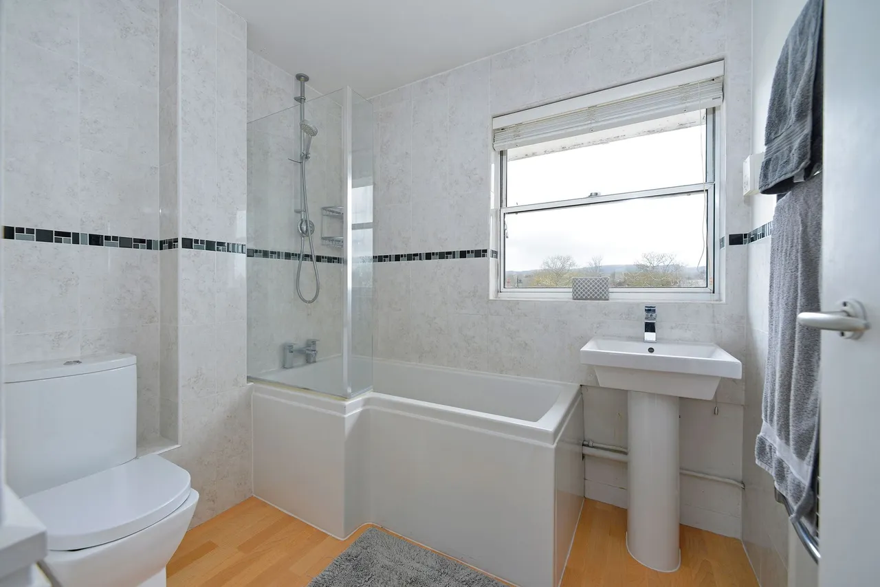 High Street, Maisonettes, GU6, photo 9