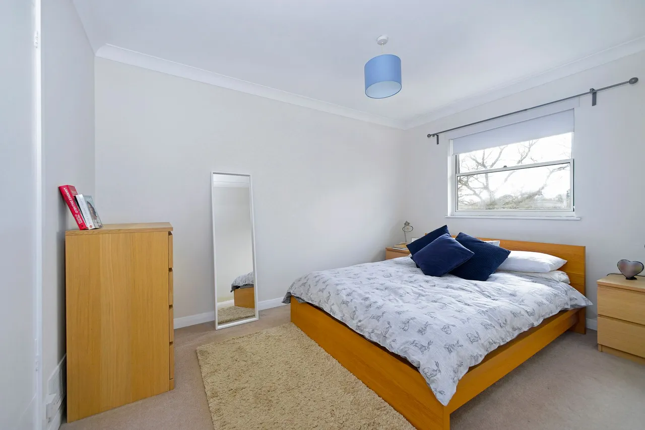 High Street, Maisonettes, GU6, photo 6