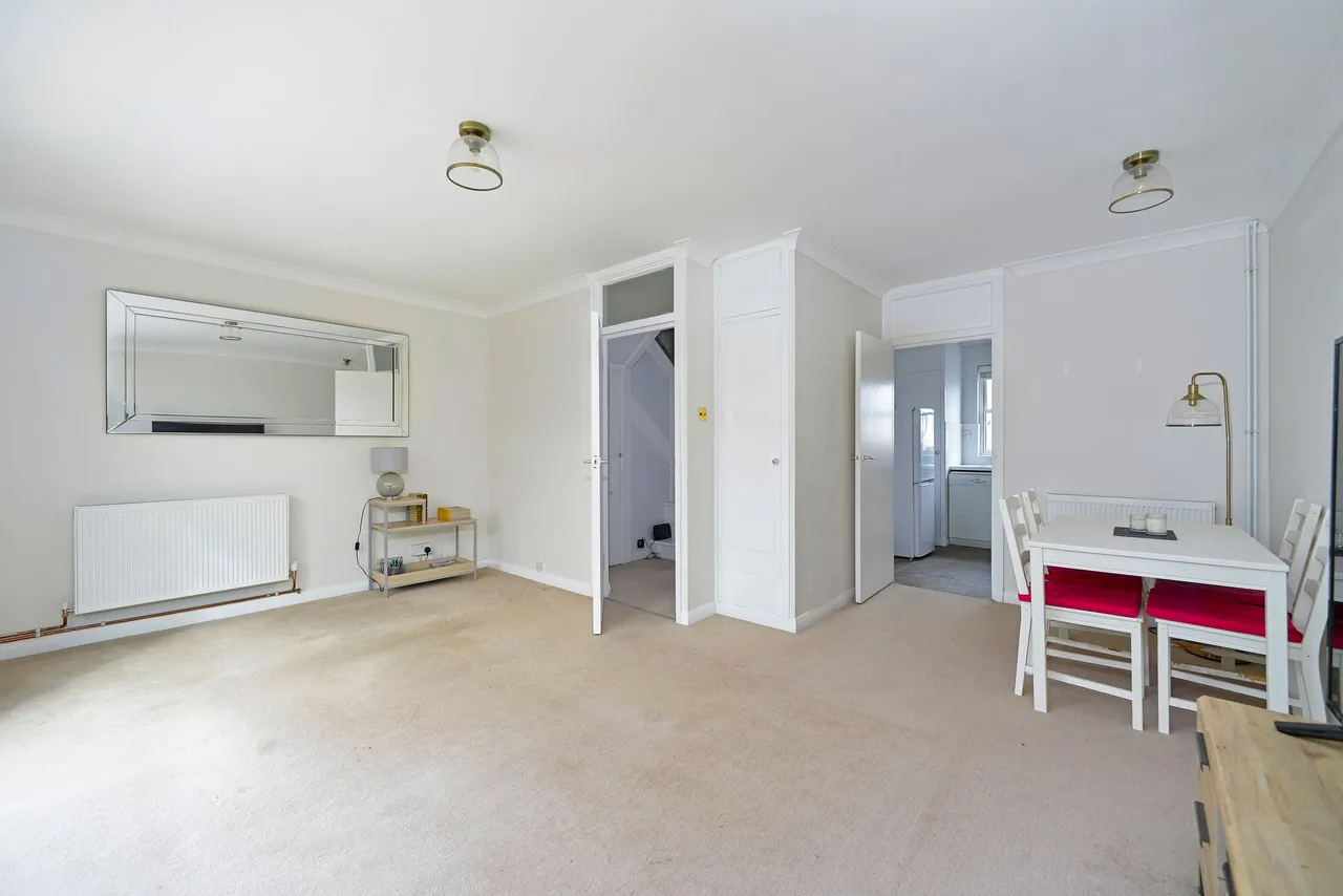 High Street, Maisonettes, GU6, photo 5