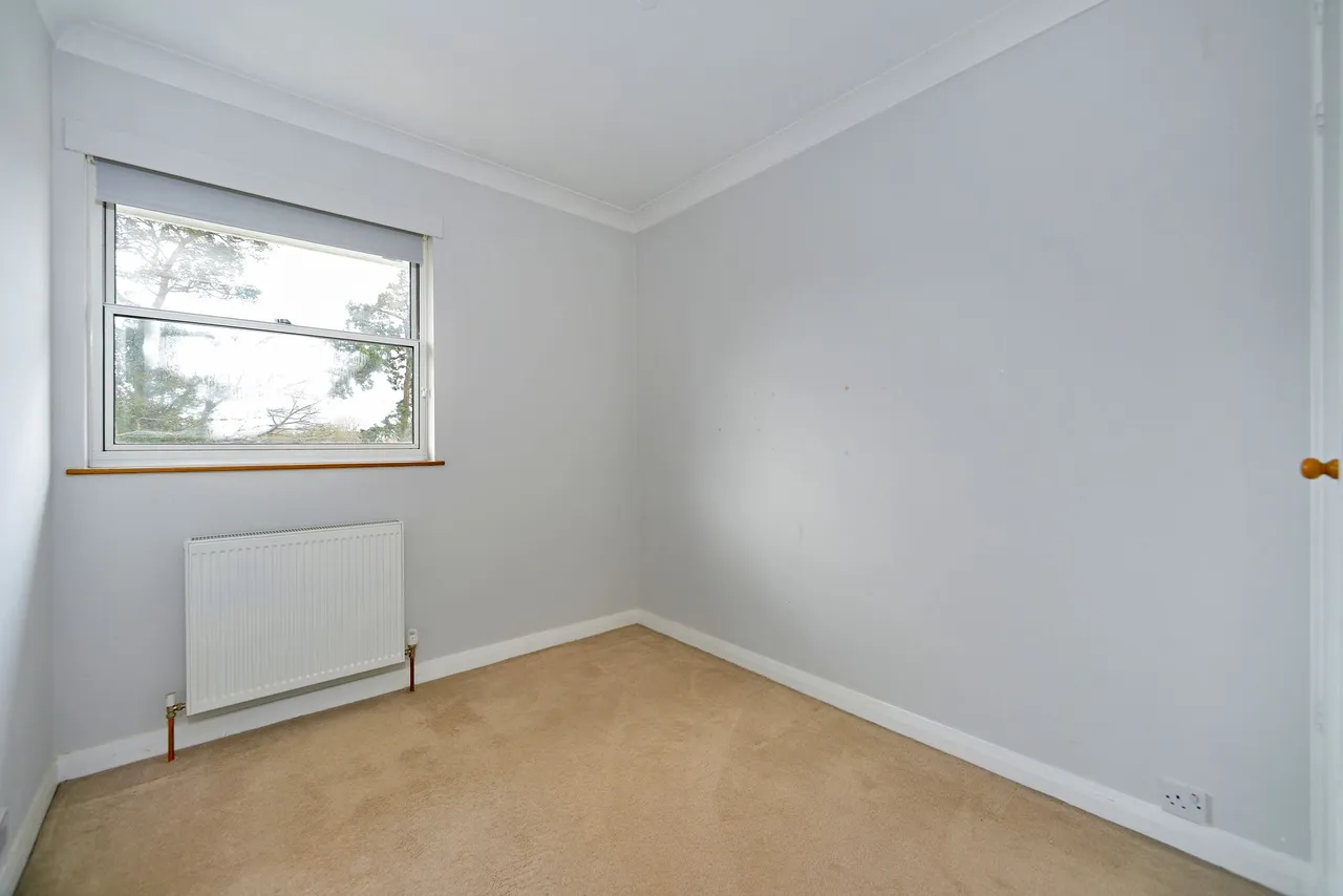 High Street, Maisonettes, GU6, photo 8